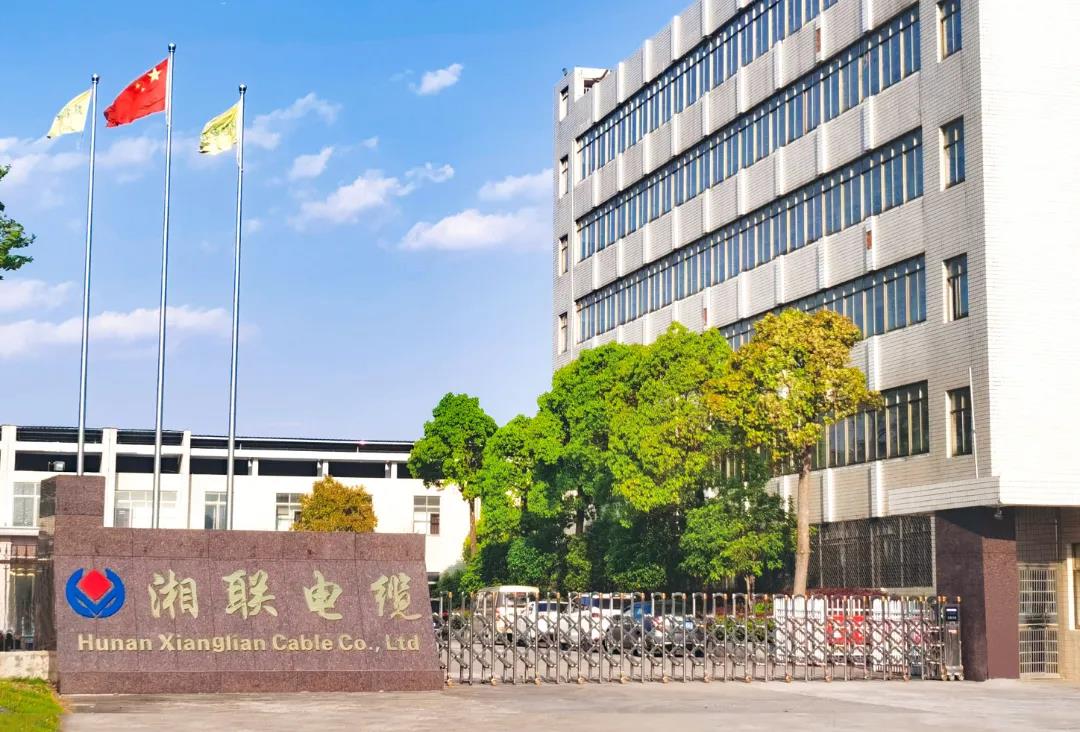 今日小雪，用一組湘聯(lián)小伙伴拍攝的美照來(lái)迎接廠(chǎng)區的冬天！